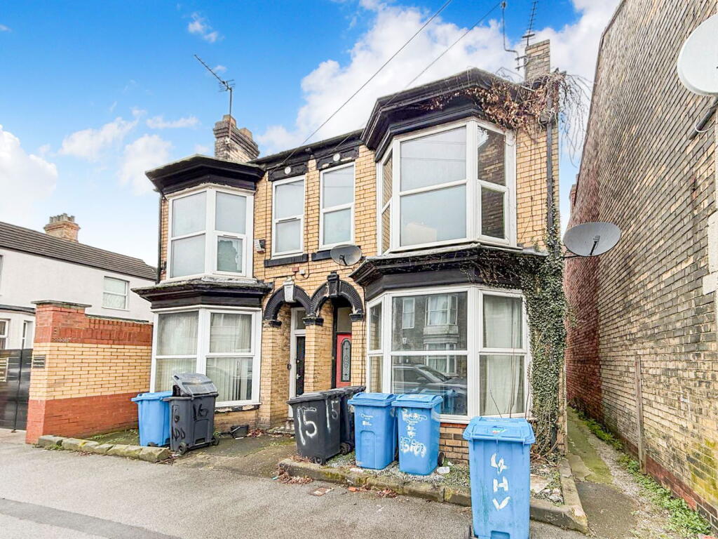 Main image of property: Adderbury Grove, Hull, HU5