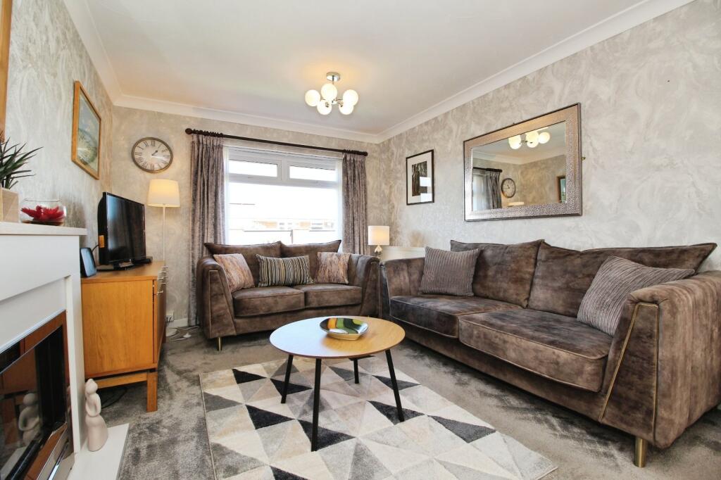 House in Leeds, Robin Hood - View 2
