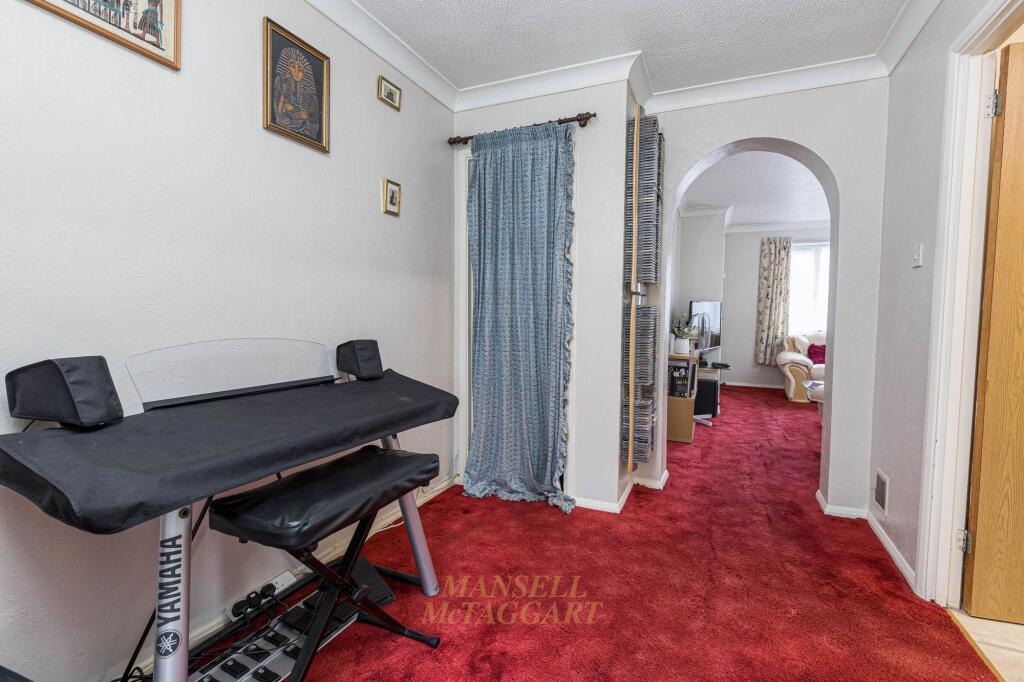 House in Crawley, Broadfield - More