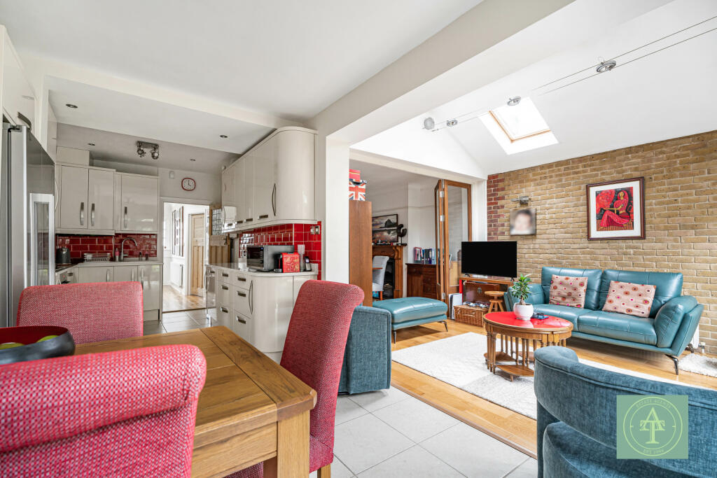 House in London, Winchmore Hill, Southgate - View 2