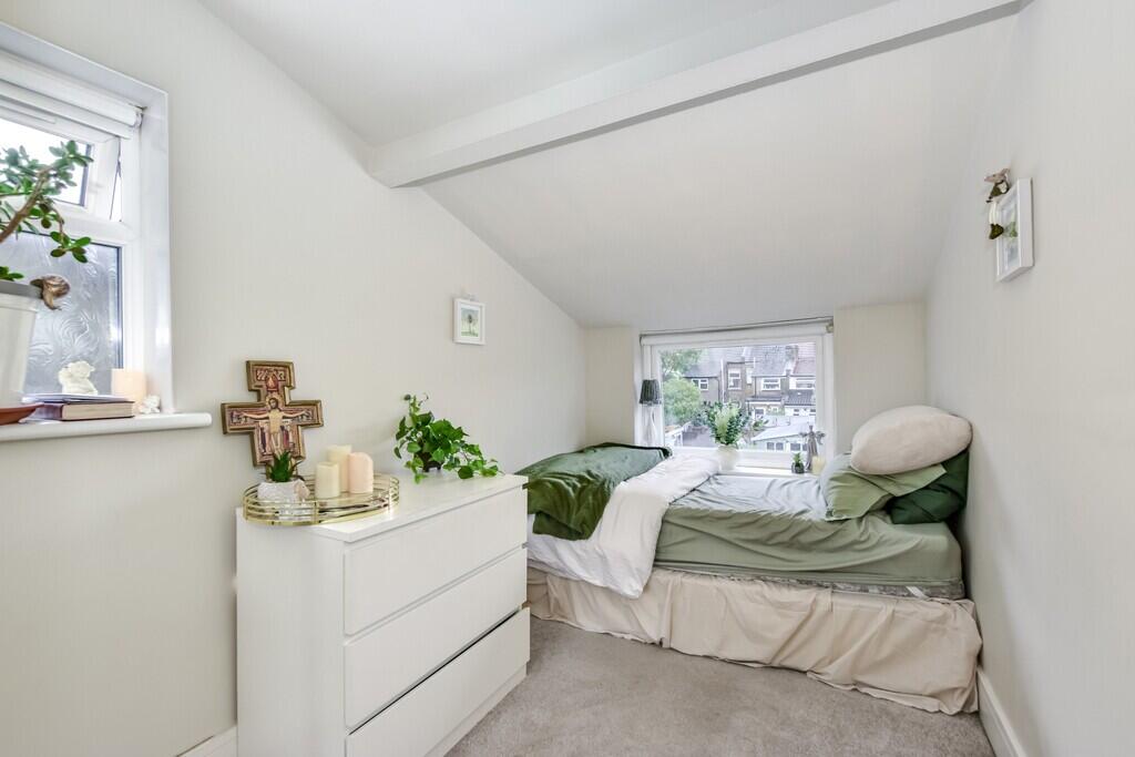 House in Watford, Hertfordshire - View 5