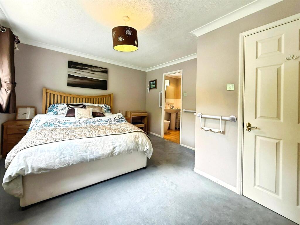 House in Sandhurst - More