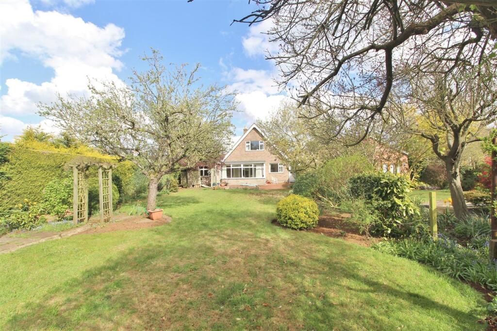 House in South Kesteven, Harlaxton - View 2