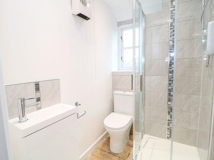 Apartment in Gloucester - View 4