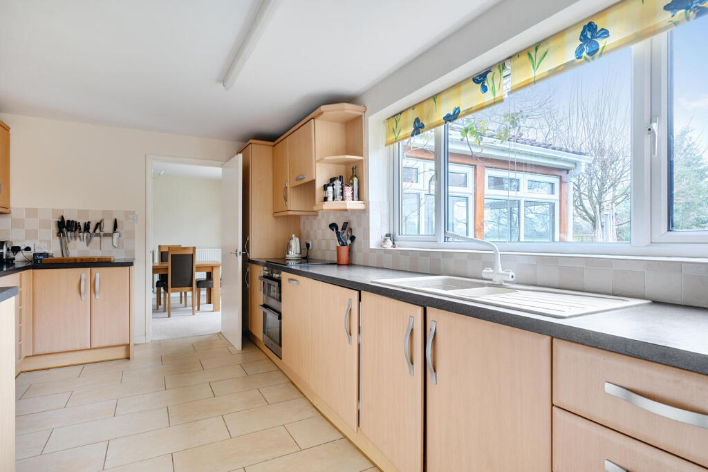 Chestnut Close, Rowde, Devizes photo 5