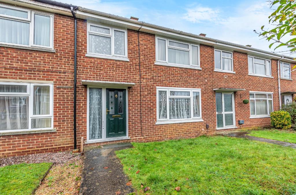 Main image of property: Trinity Close, Bicester, OX26
