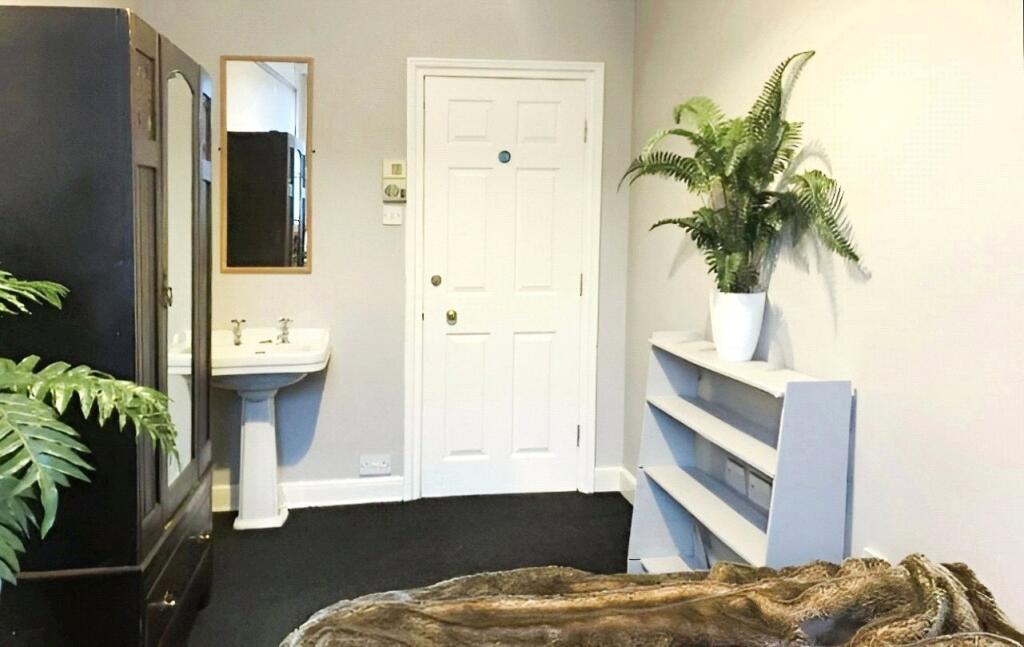 House in Kirklees, West Yorkshire - View 5