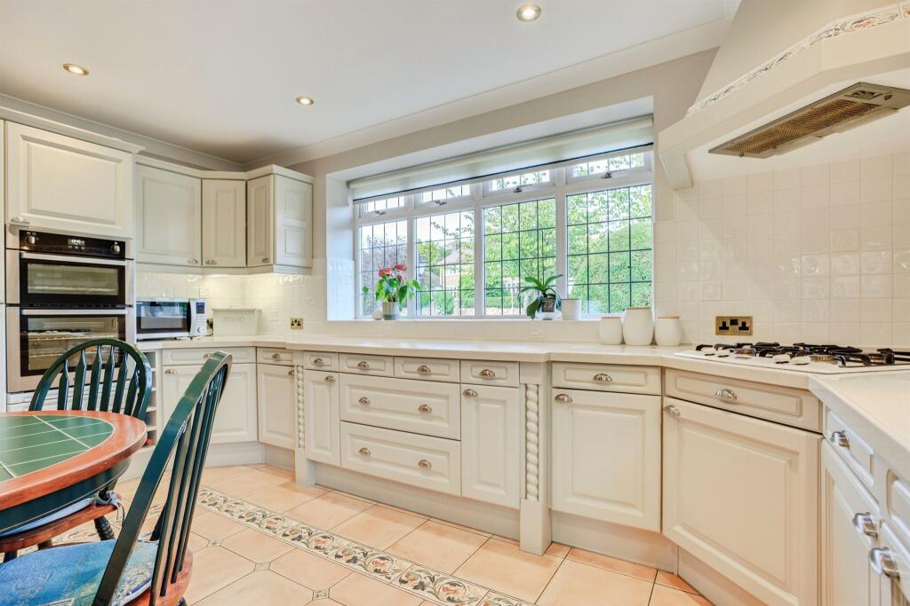 House in Wakefield, Snow Hill, Outwood - View 4