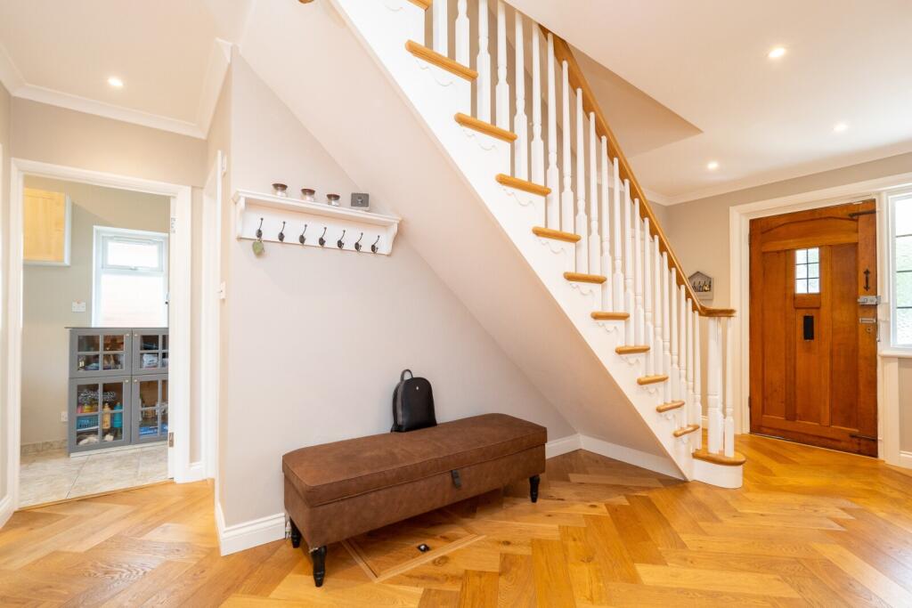 House in Sutton - View 5