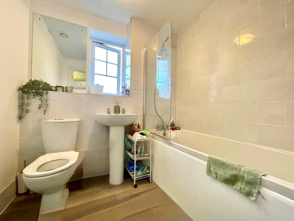 Apartment in Milton Keynes, Bletchley and Fenny Stratford - More