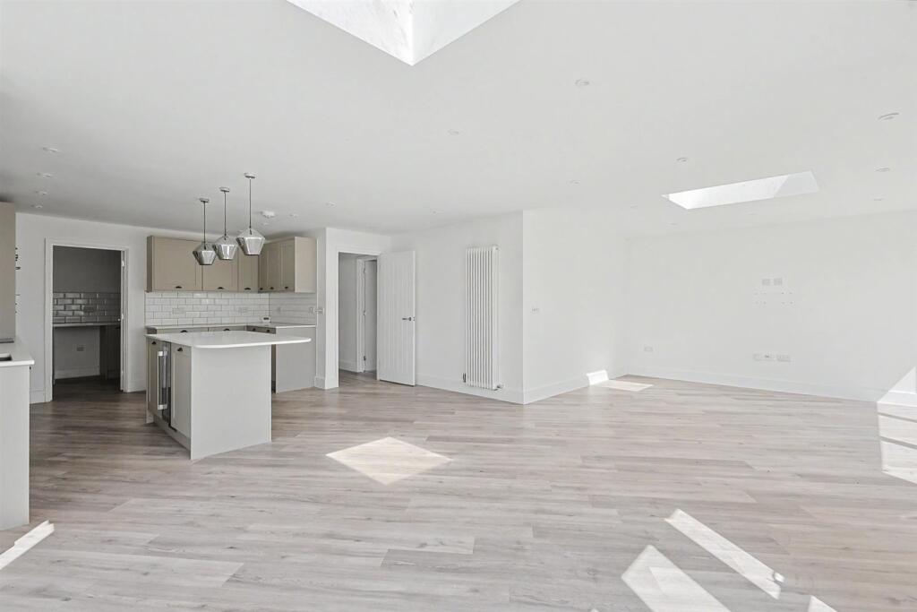 House in Southend-on-Sea - View 5