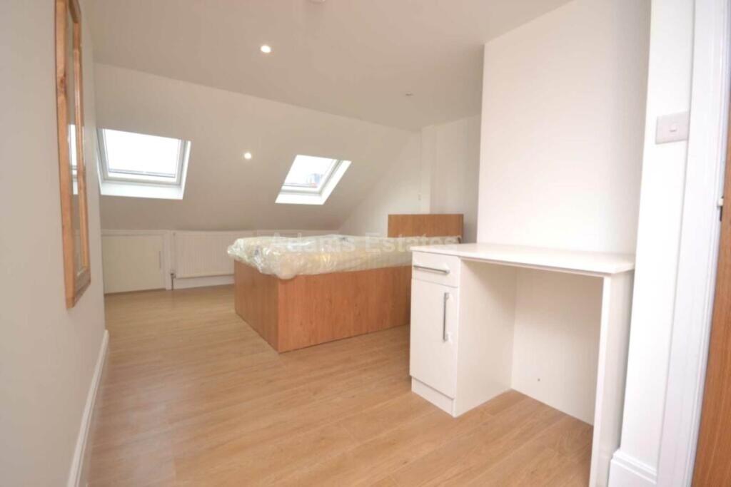 House in Reading - View 5