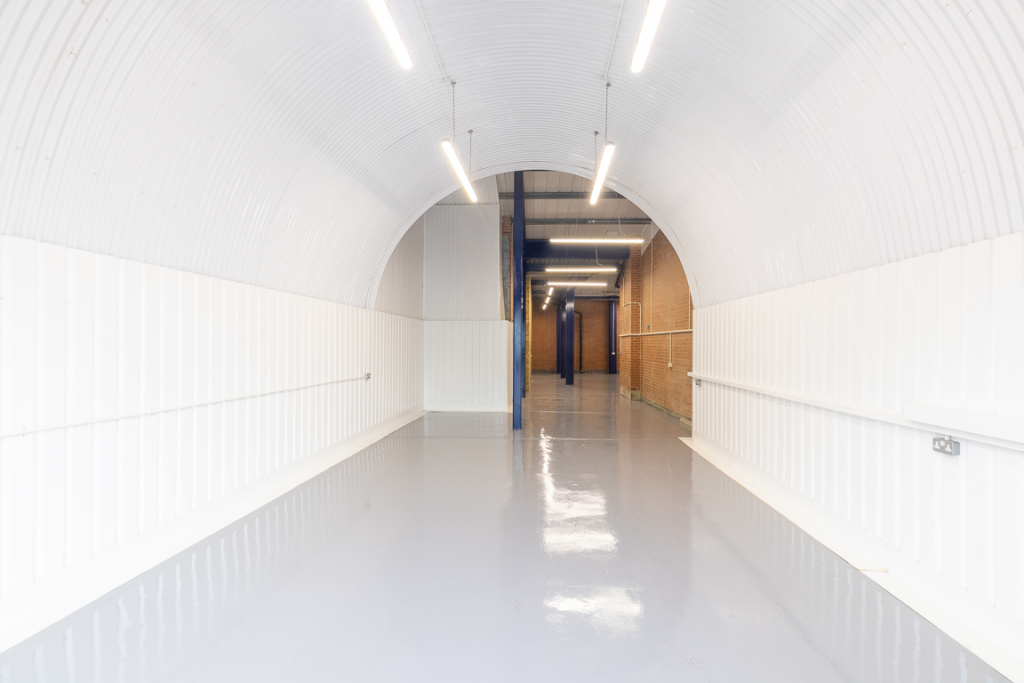 An empty arch with white lining