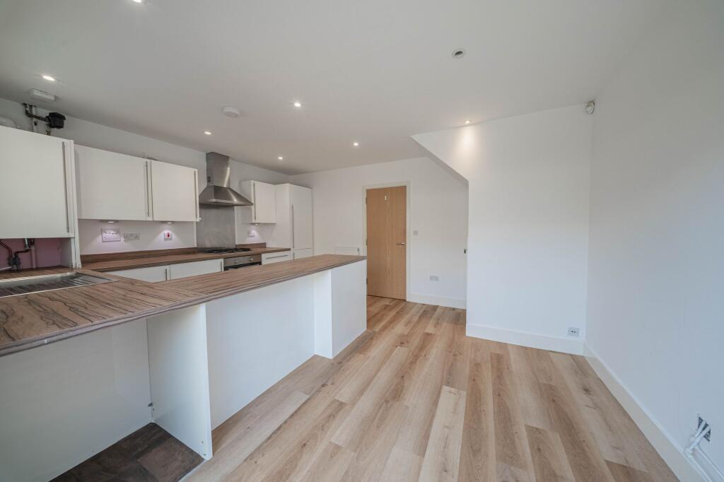 House in Redhill - View 4