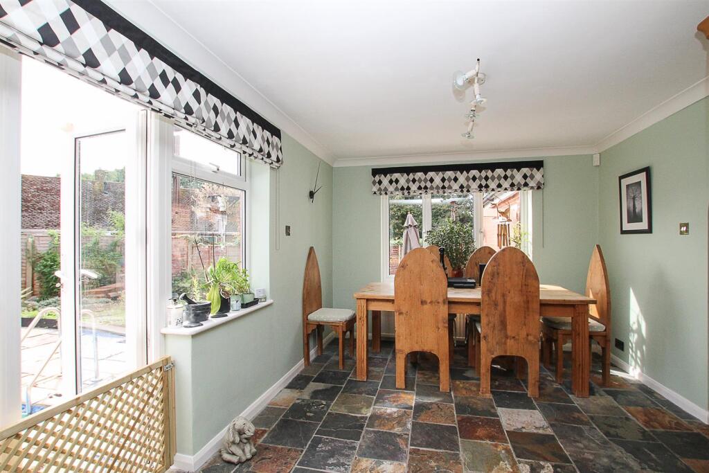 Ongar Road, Pilgrims Hatch, Brentwood photo 4