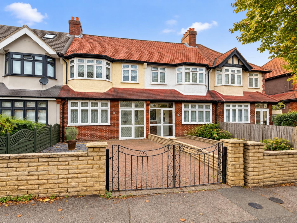 House in Worcester Park, The Hamptons - View 4