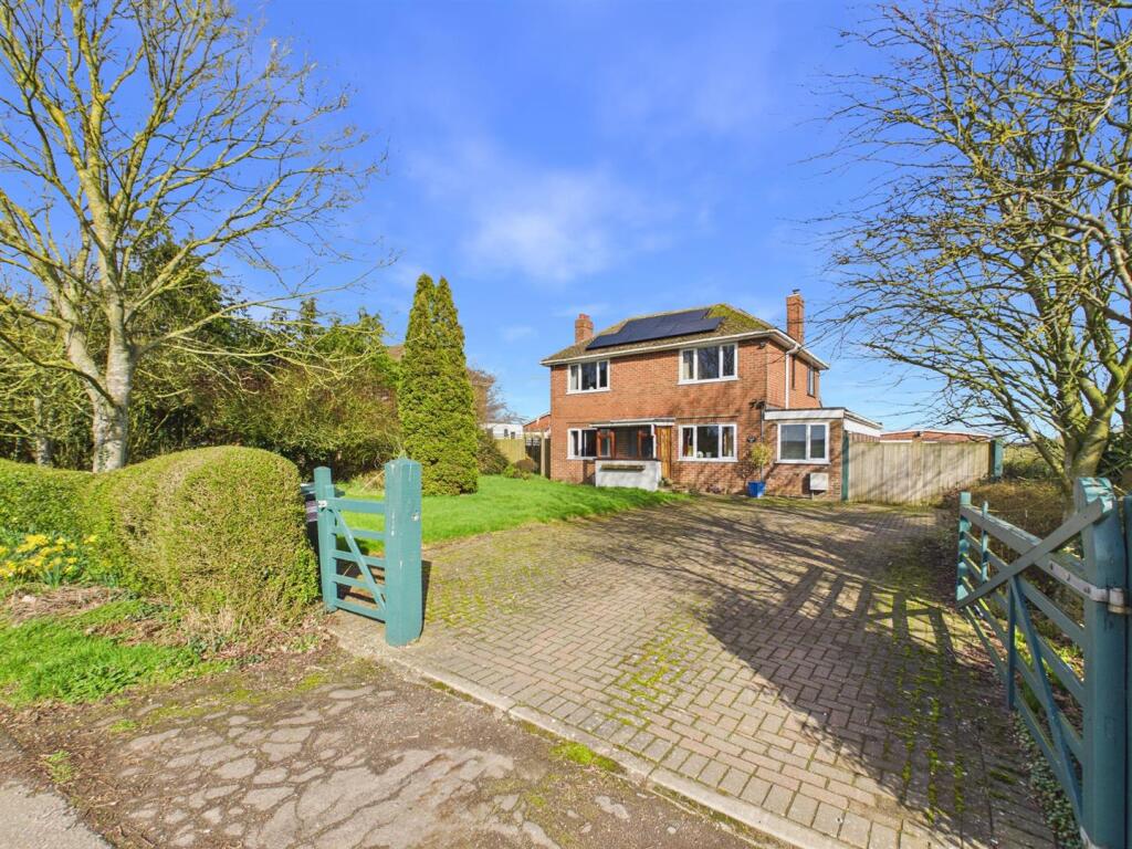 3-bed detached on Norfolk Lea, Ashby-By-Partney, Spilsby, £335,000