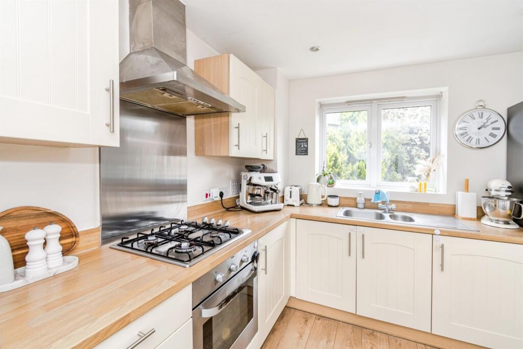House in Southampton - More
