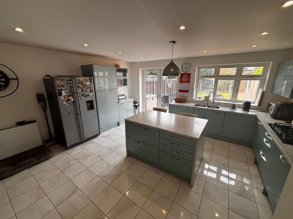 Heathcote Avenue, Hatfield photo 3