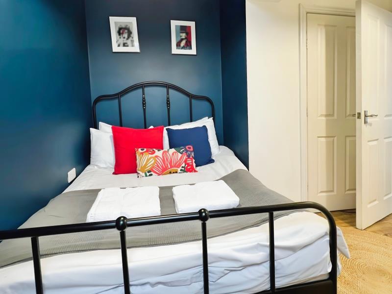 Apartment in Bristol - View 5