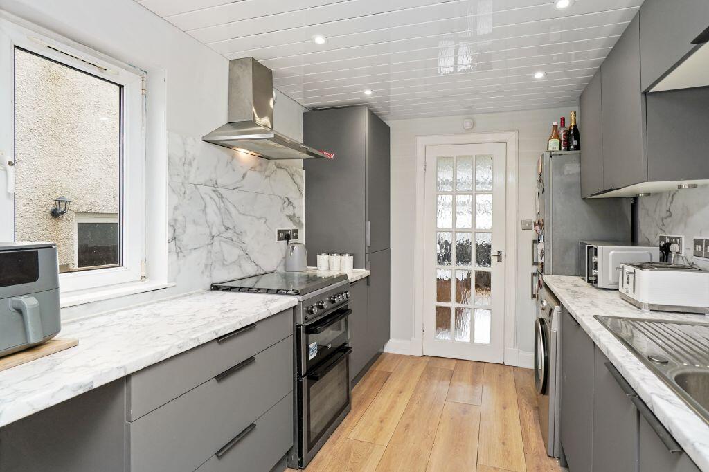 Apartment in Edinburgh, Craigmillar - More