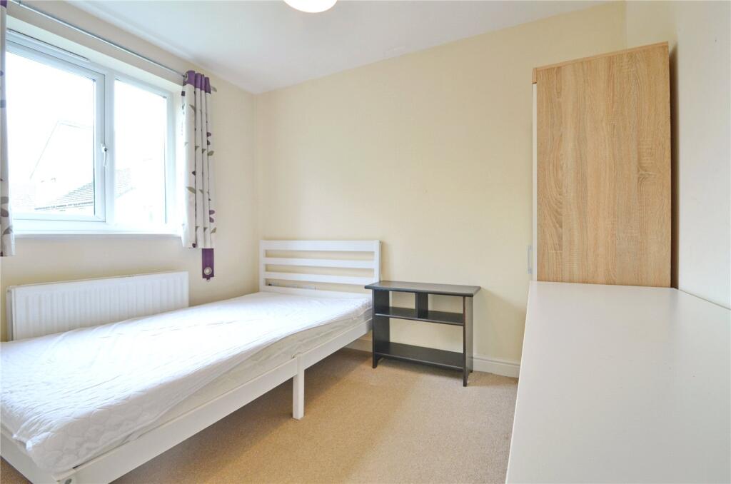 6 bedroom semi-detached house for rent