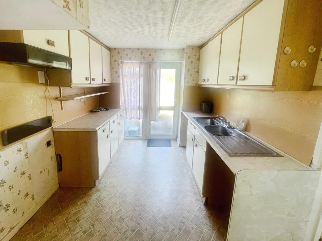 House in Basingstoke and Deane, Kempshott - View 3