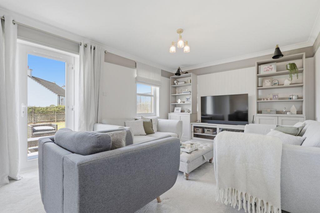 34 Donald Wynd, Largs, KA30 8TH photo 2