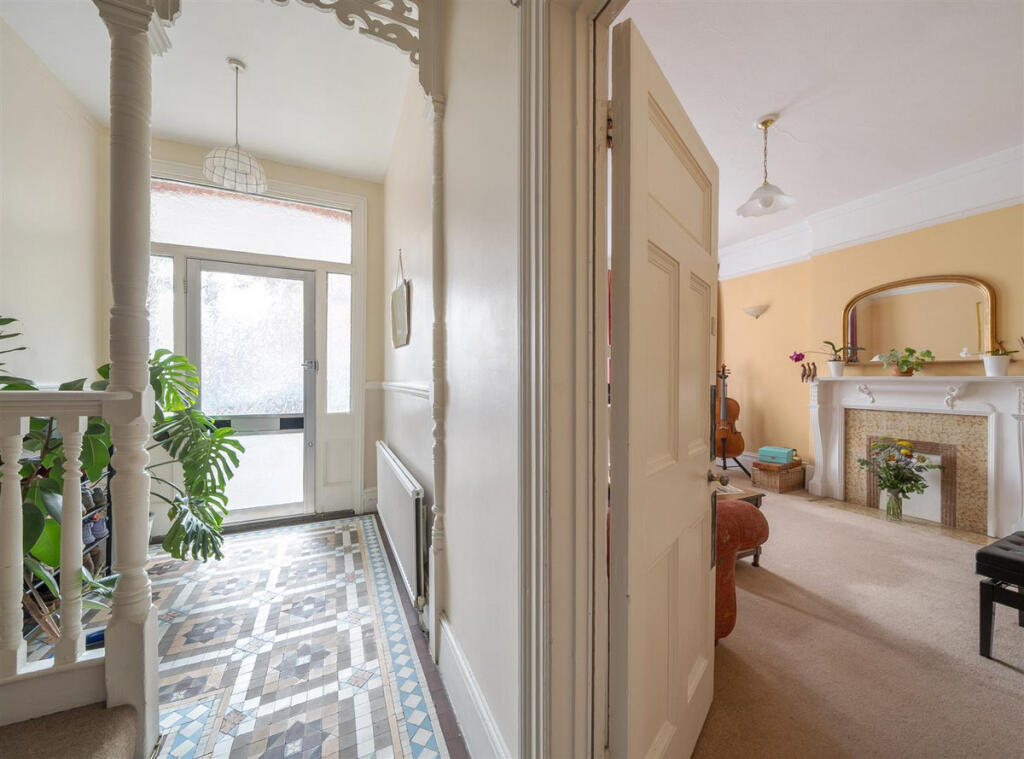 House in London, Brondesbury Park, Brondesbury - View 2