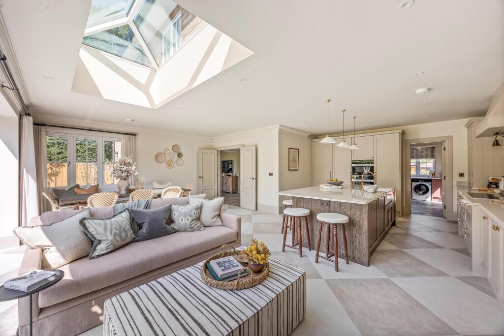 House in Finchampstead - More