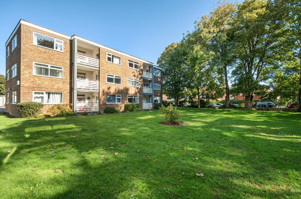 Main image of property: Goring Street, Goring-by-Sea, Worthing, West Sussex, BN12