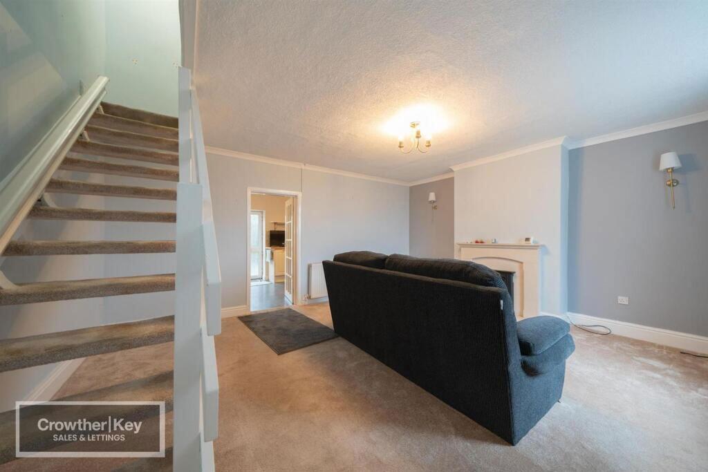 House in High Peak, Harpur Hill - More