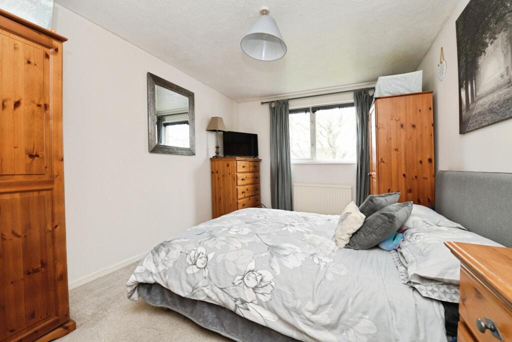 Apartment in Brentwood, Essex - More
