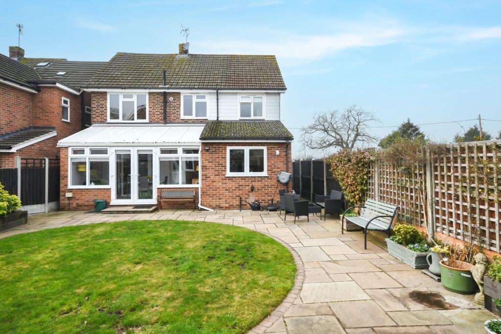 House in Basildon, Kingsman's Farm, Billericay - View 2