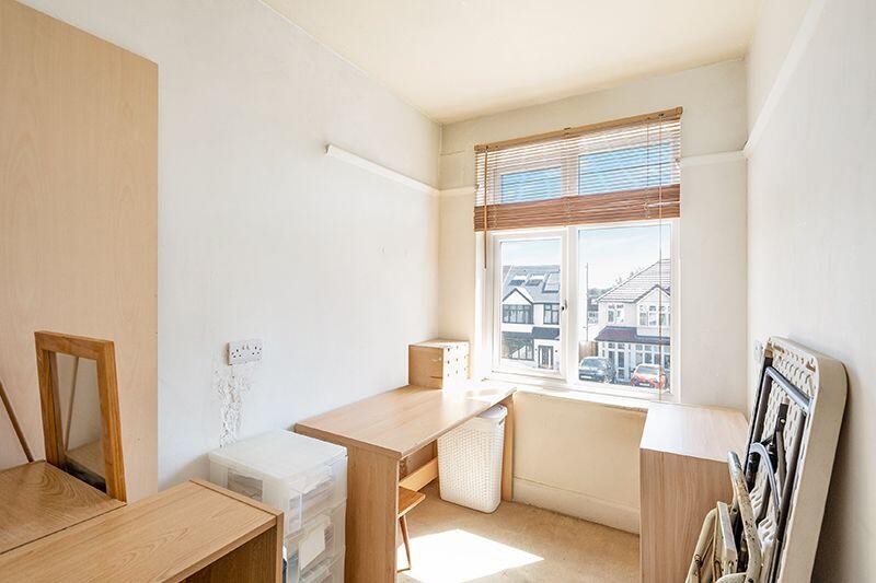 House in Kingston upon Thames - More