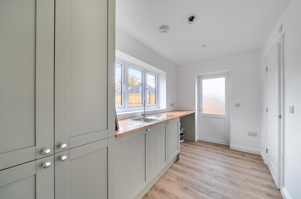 House in Reading, Lower Earley, Earley - More