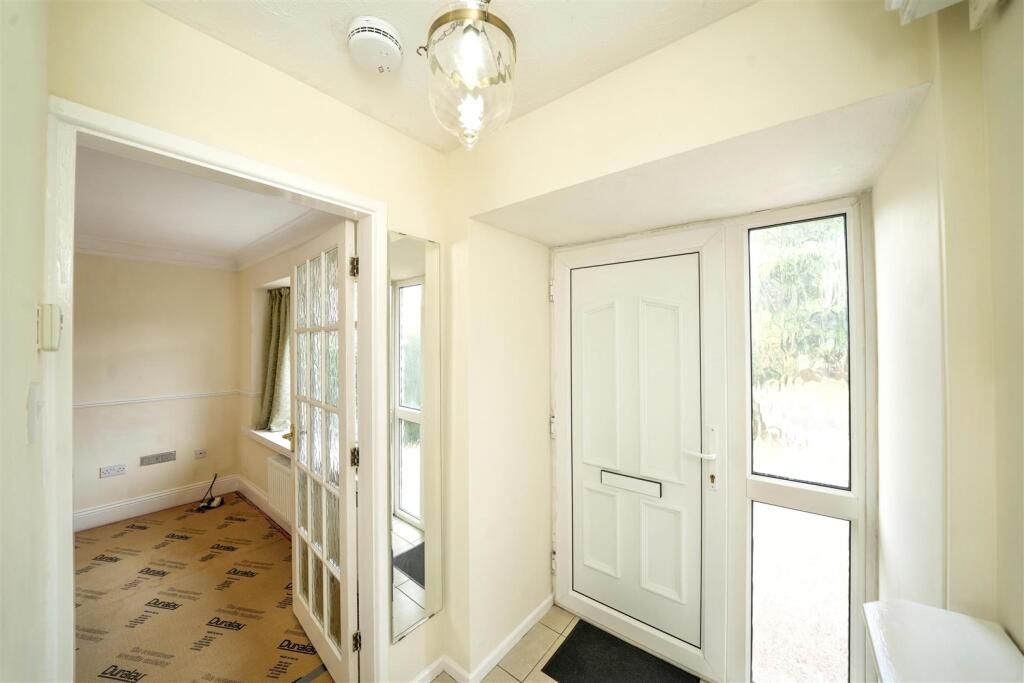 46 Lane Green Road, Codsall, Wolverhampton, WV8 1LX photo 4