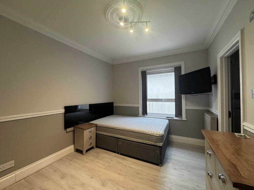 Constitution Hill Road, BH14
