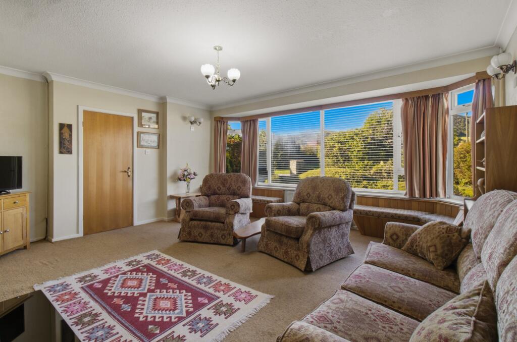 The Eyebrow House, Mason Close, Malvern, Worcestershire photo 2