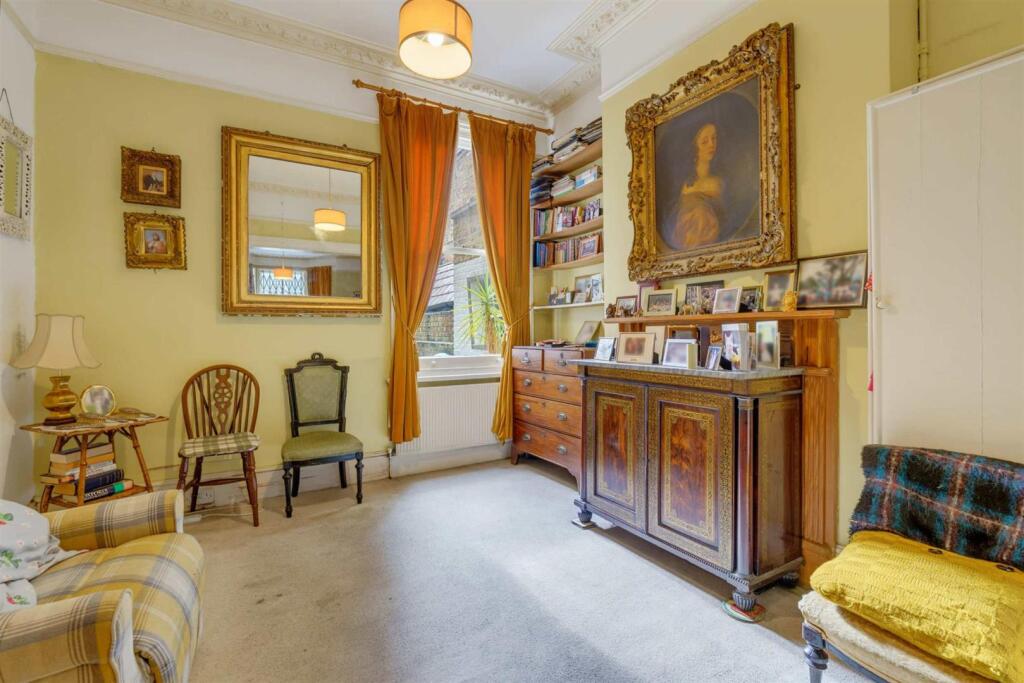 Apartment in London - More