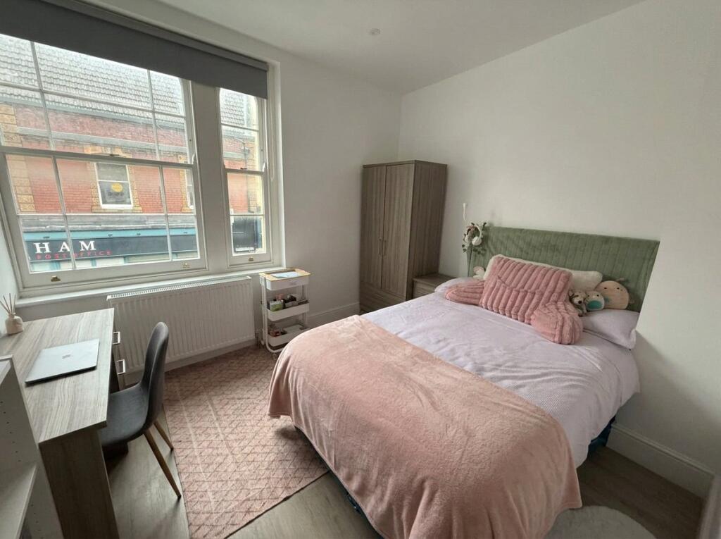 Apartment in Bristol, Cotham - More