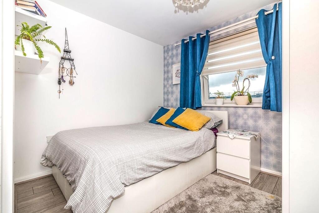Apartment in Salford, Greater Manchester - View 2