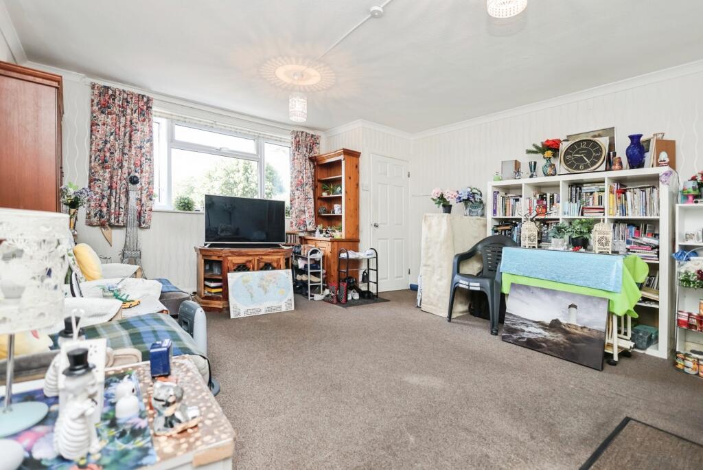 Apartment in Worcester, Worcestershire - View 5