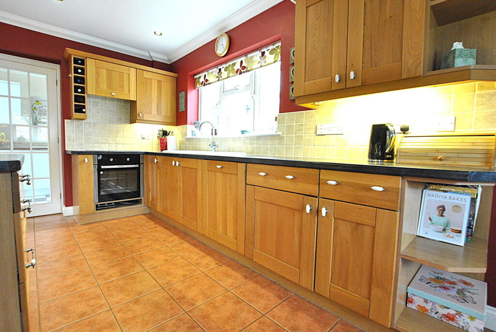 Barton Drive, Kedington, Haverhill, CB9 7PS - More
