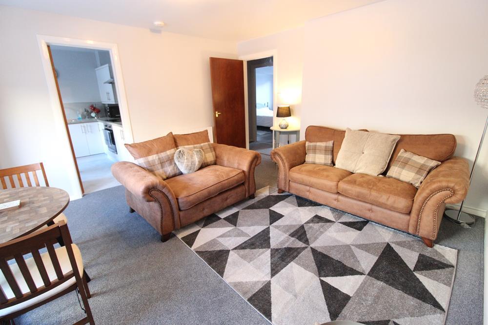 Glendale Mews, Mid Floor, AB11