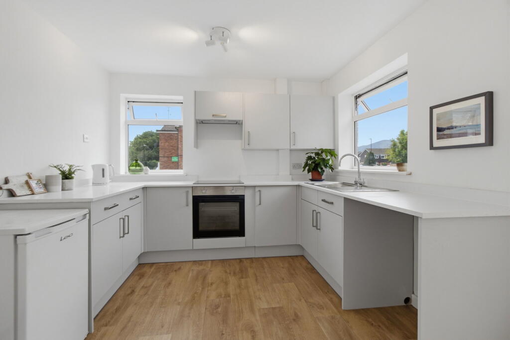 House in Malvern Hills, Malvern - More