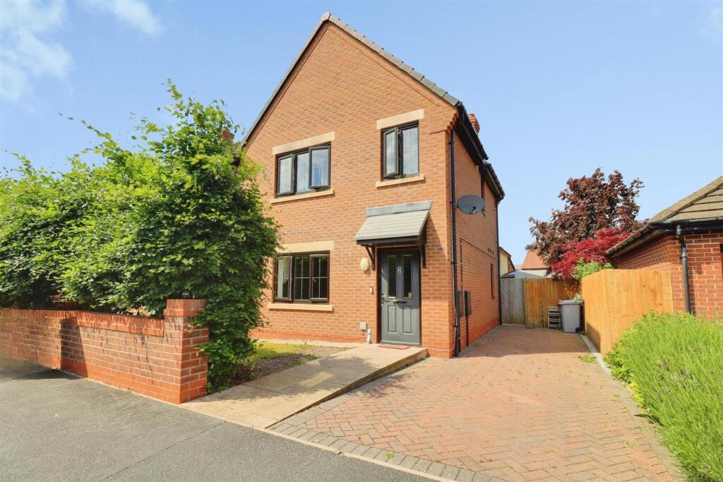 3-bed semi-detached on Selbourne Close, Alsager, £175,000