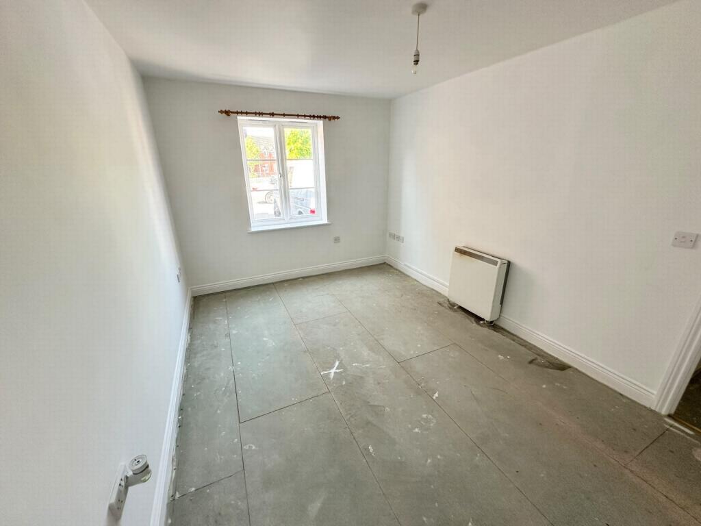 Apartment in Yeovil, Brympton - More