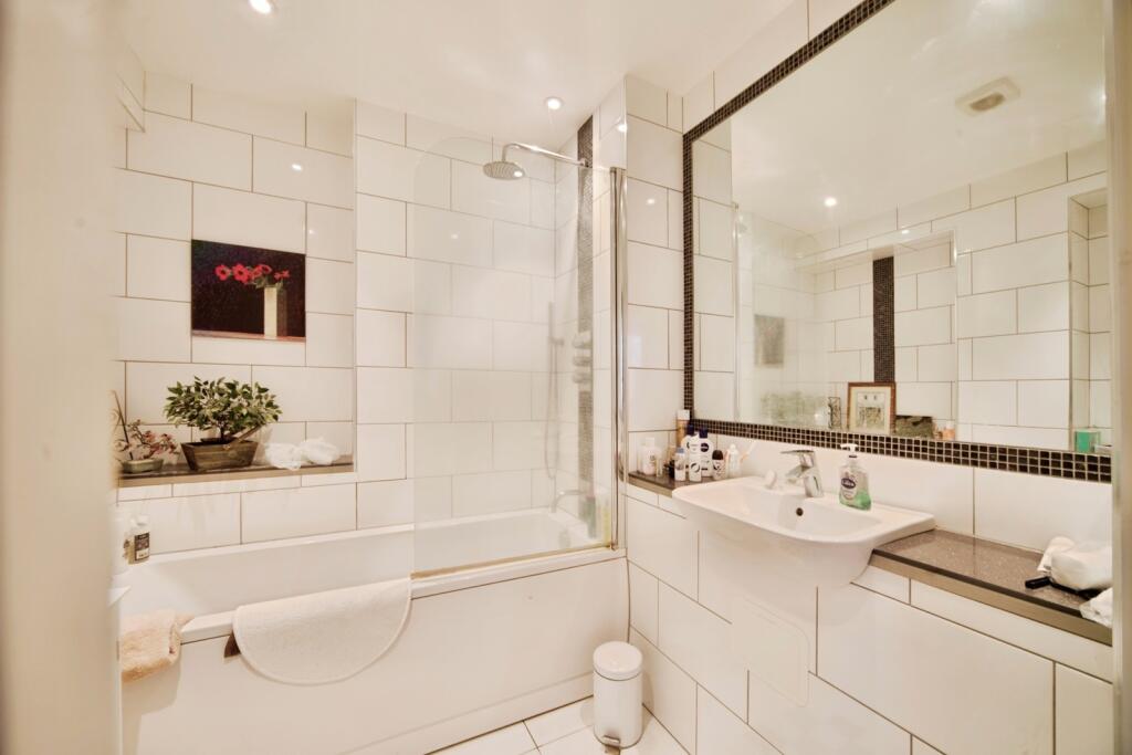 Apartment in London, Leyton - More