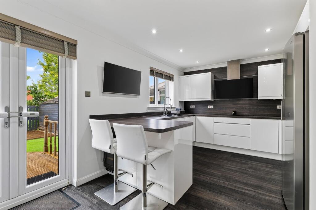 House in Coatbridge, Carnbroe - View 3